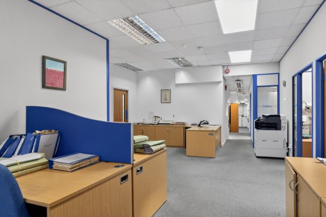 111 Queens Road, Weybridge, Surrey KT13 9UW 7