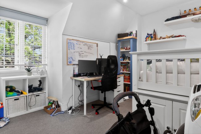111 Queens Road, Weybridge, Surrey KT13 9UW 7