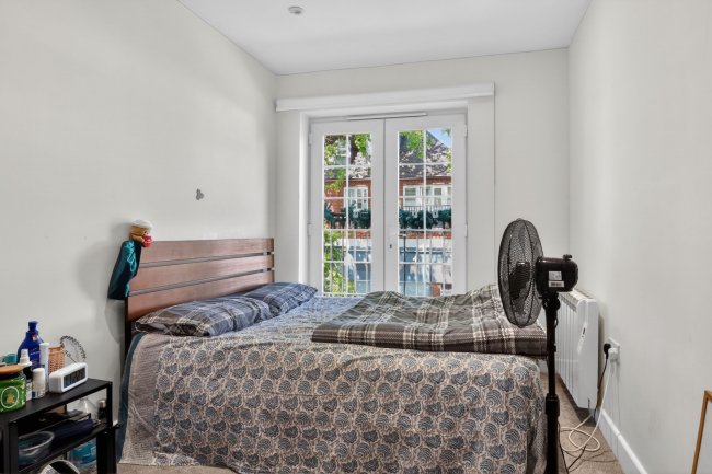 111 Queens Road, Weybridge, Surrey KT13 9UW 7