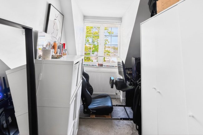 111 Queens Road, Weybridge, Surrey KT13 9UW 7