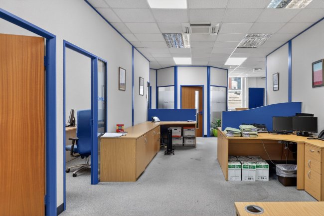 111 Queens Road, Weybridge, Surrey KT13 9UW 7