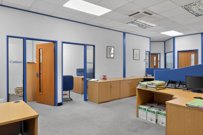 111 Queens Road, Weybridge, Surrey KT13 9UW 7