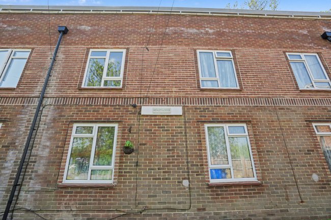 3 Henley Lodge, Courtlands, Maidenhead, SL6 2PT 8
