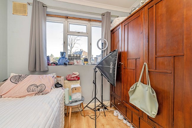 111b Wood Lane, Isleworth, Middlesex, TW7 5EG 8