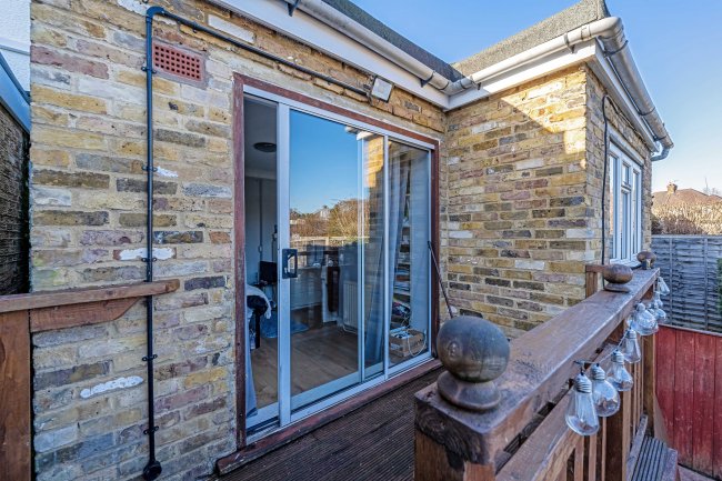 111b Wood Lane, Isleworth, Middlesex, TW7 5EG 8