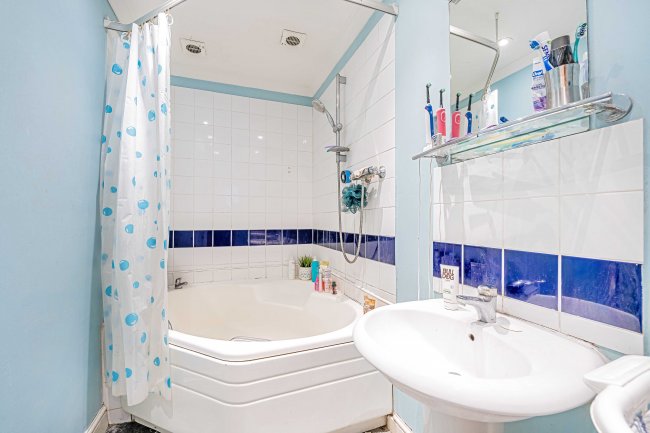 111b Wood Lane, Isleworth, Middlesex, TW7 5EG 8