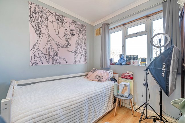 111b Wood Lane, Isleworth, Middlesex, TW7 5EG 8