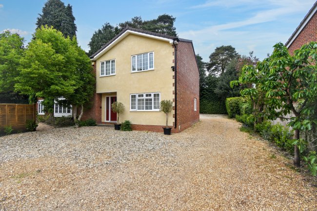 5 Vicarage Gardens, Ascot, SL5 9DX 6