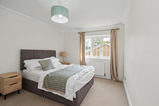 5 Vicarage Gardens, Ascot, SL5 9DX 6