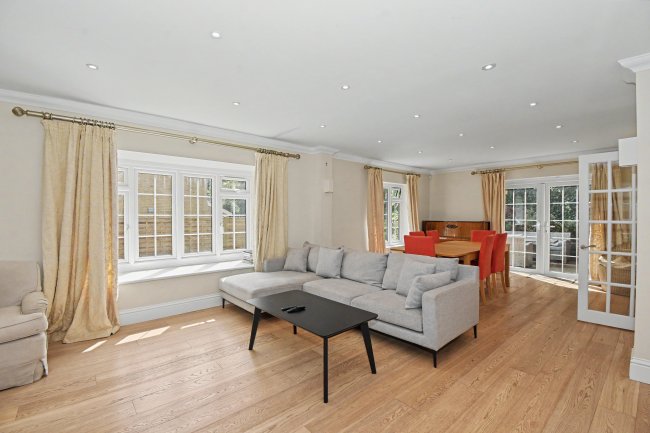 5 Vicarage Gardens, Ascot, SL5 9DX 6
