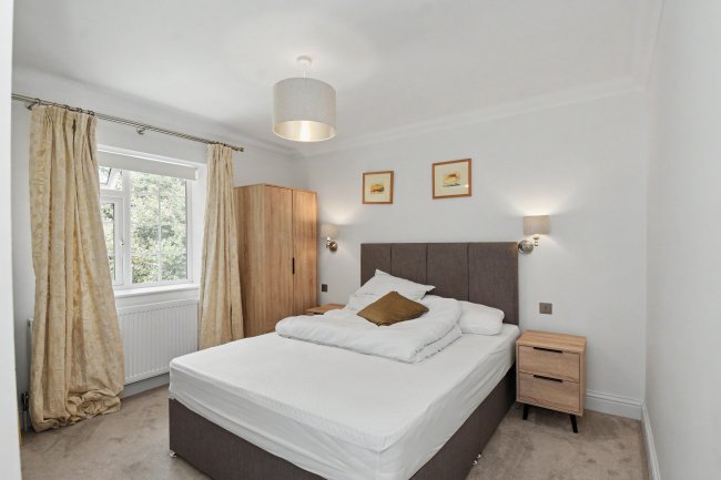 5 Vicarage Gardens, Ascot, SL5 9DX 6