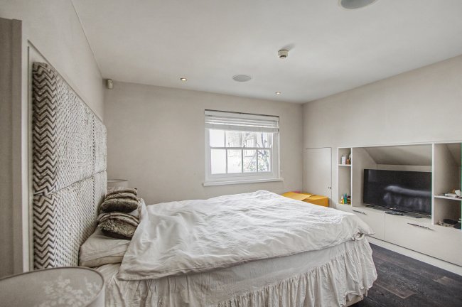 26 Wellington Road, St Johns Wood, London NW8 9SP 1