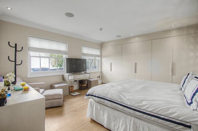 26 Wellington Road, St Johns Wood, London NW8 9SP 1