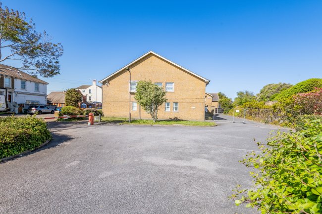 Blackburn Lodge, Broadway, Sheerness ME12 1RA 8