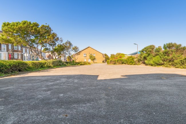 Blackburn Lodge, Broadway, Sheerness ME12 1RA 8