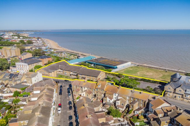 Blackburn Lodge, Broadway, Sheerness ME12 1RA 8
