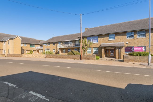 Blackburn Lodge, Broadway, Sheerness ME12 1RA 8