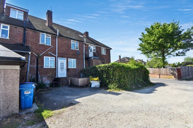 65 Straight Road, Old Windsor, SL4 2SA 6