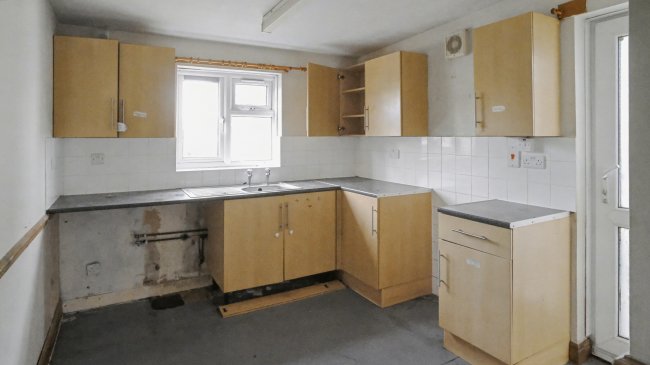4 Nelson Close, Hillingdon, Uxbridge, UB10 0PX 8