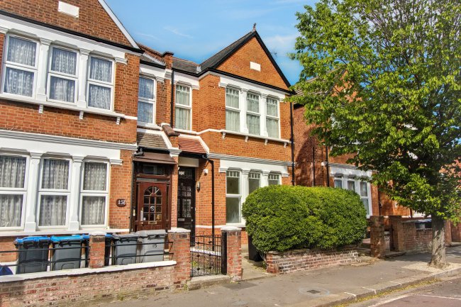 13 Olive Road, London NW2 6TY 3