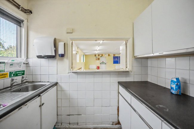 114 Queenborough Road, Minster-on-Sea, Sheppey ME12 3DA 4