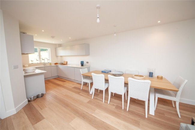 2 Court Terrace, Hillfield Village, Dartmouth, TQ6 0FA 10