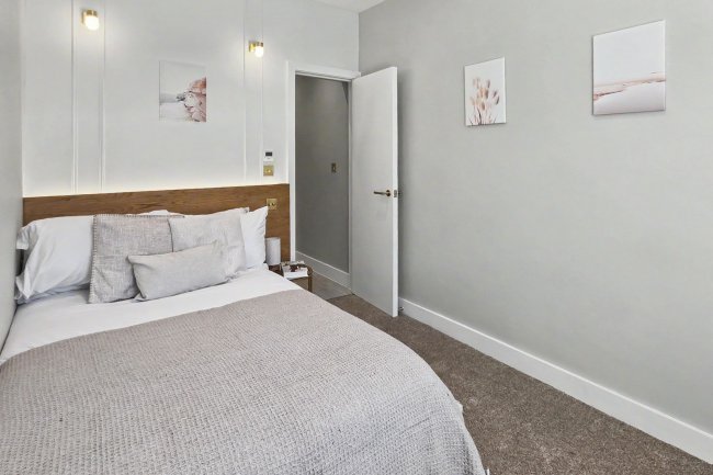 Flat B 34 Ellingham Road, Shepherds Bush, London W12 9PR 7