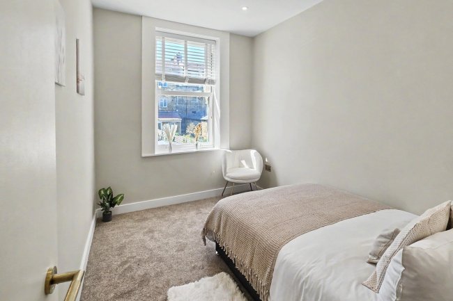 Flat B 34 Ellingham Road, Shepherds Bush, London W12 9PR 7