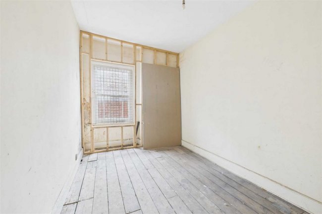15 Eastover Bridgwater, Somerset TA6 5AG 5