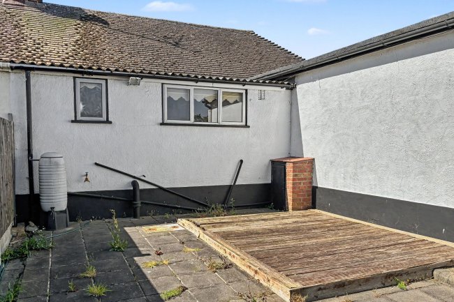 4 Essex Close, Canvey Island SS8 0DE 9