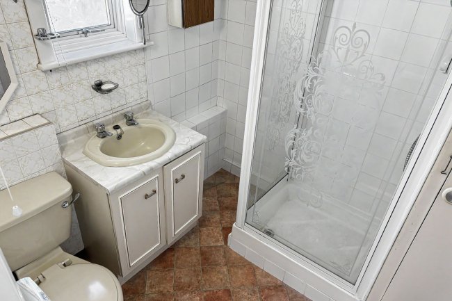 4 Essex Close, Canvey Island SS8 0DE 9
