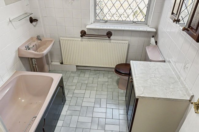 4 Essex Close, Canvey Island SS8 0DE 9