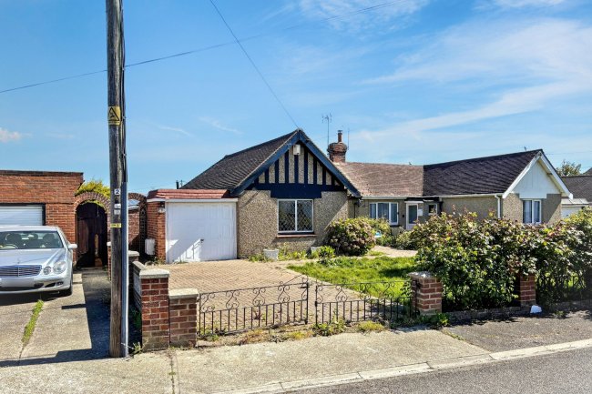 4 Essex Close, Canvey Island SS8 0DE 9