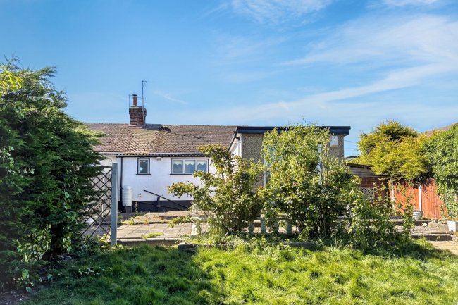 4 Essex Close, Canvey Island SS8 0DE 9