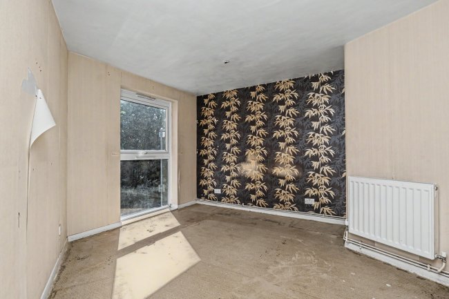 8 Quinneys, Cambridge Road West, Farnborough GU14 6RA 8