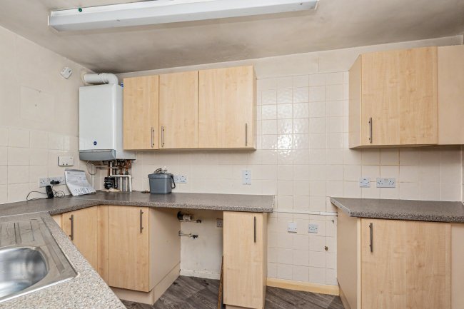 8 Quinneys, Cambridge Road West, Farnborough GU14 6RA 8