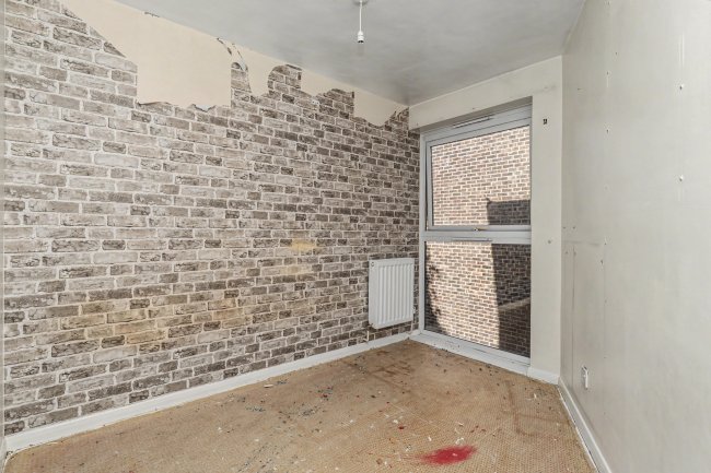 8 Quinneys, Cambridge Road West, Farnborough GU14 6RA 8