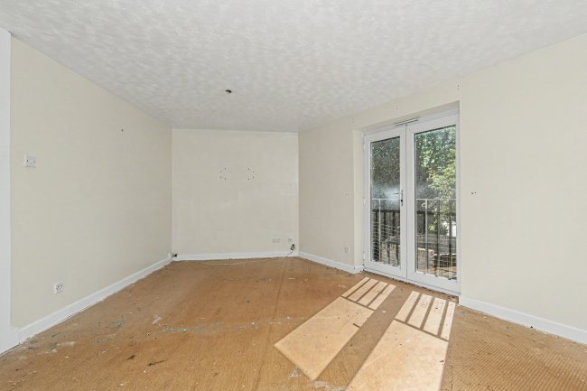 8 Quinneys, Cambridge Road West, Farnborough GU14 6RA 8