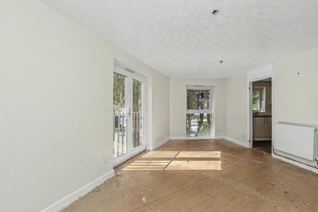 8 Quinneys, Cambridge Road West, Farnborough GU14 6RA 8