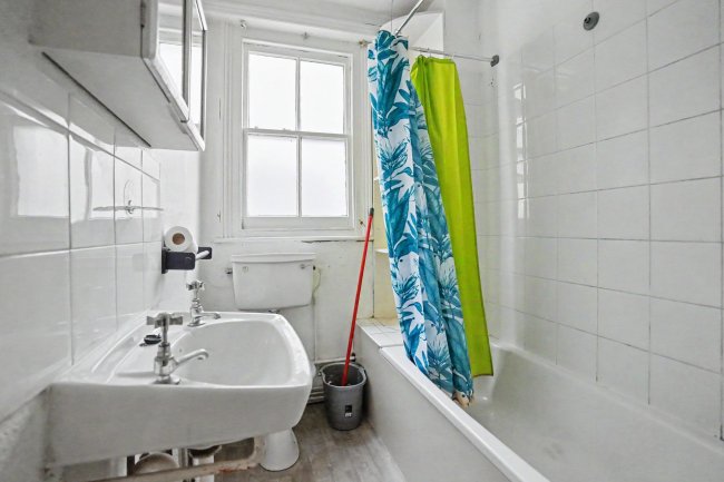 187a Latchmere Road, Battersea, London, SW11 2JZ 2