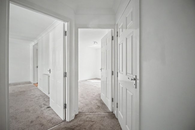 6  Candover Court, Beggarwood, Basingstoke, Hampshire    RG22 4PG 5