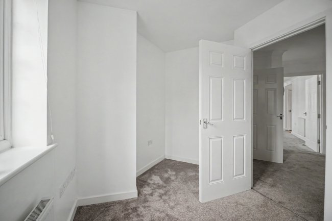 6  Candover Court, Beggarwood, Basingstoke, Hampshire    RG22 4PG 5