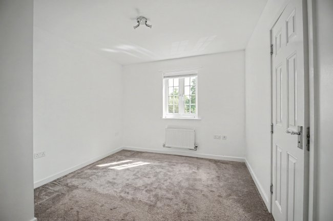 6  Candover Court, Beggarwood, Basingstoke, Hampshire    RG22 4PG 5