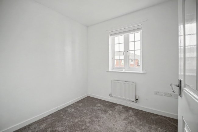 6  Candover Court, Beggarwood, Basingstoke, Hampshire    RG22 4PG 5
