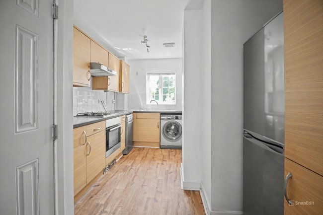 6  Candover Court, Beggarwood, Basingstoke, Hampshire    RG22 4PG 5