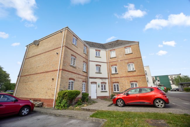 6  Candover Court, Beggarwood, Basingstoke, Hampshire    RG22 4PG 5