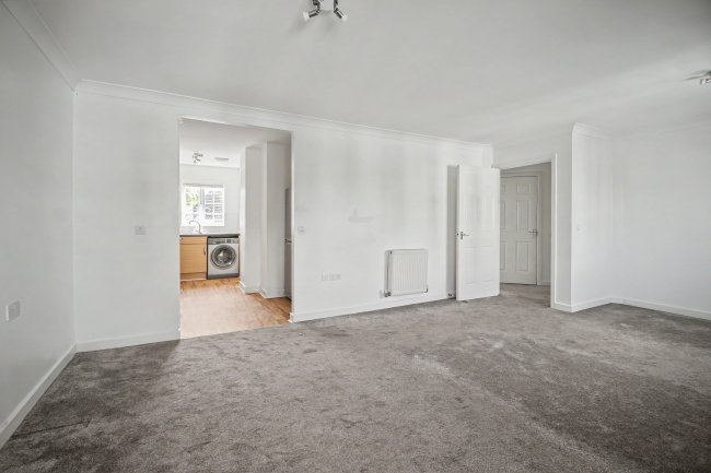 6  Candover Court, Beggarwood, Basingstoke, Hampshire    RG22 4PG 5