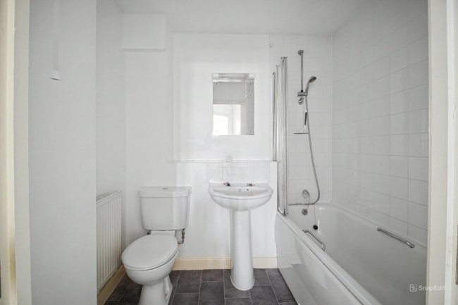 6  Candover Court, Beggarwood, Basingstoke, Hampshire    RG22 4PG 5