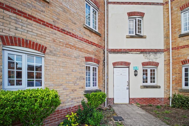 6  Candover Court, Beggarwood, Basingstoke, Hampshire    RG22 4PG 5