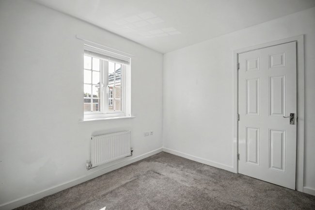 6  Candover Court, Beggarwood, Basingstoke, Hampshire    RG22 4PG 5